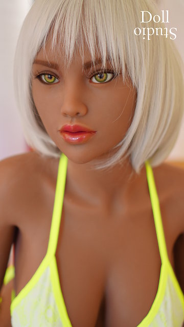 Doll Forever D4E-155 body style (ca. 155 cm) with ›Gilly‹ head in tanned skin to